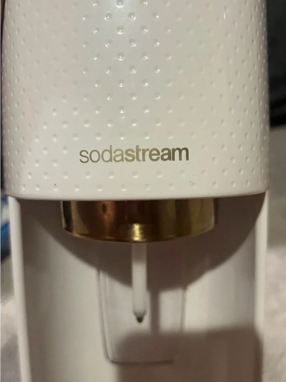 SodaStream Fizzi SPT-001 Sparkling Water Machine And Bottle